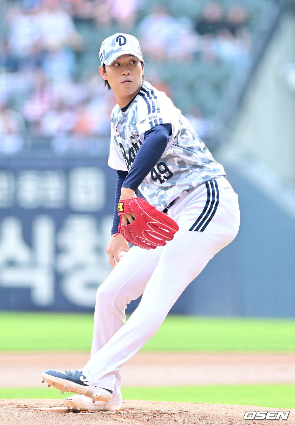 [사진]<b>두산</b> 선발 <b>박신지</b>, '내 공을 받아라'