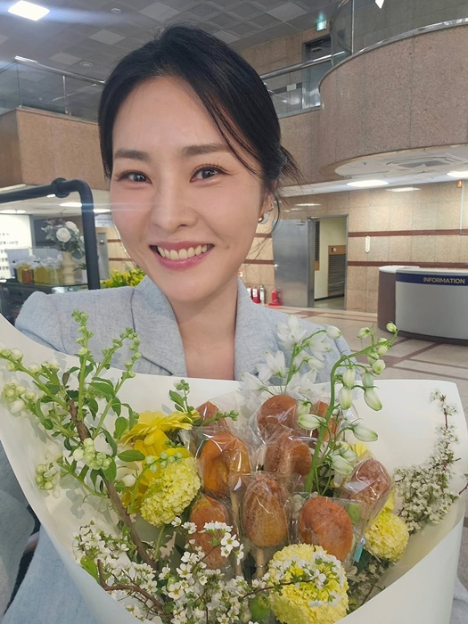 [단독] <b>한윤서</b> "문준웅, 41년 찾아 헤맨 이상형…쥐잡듯 잡아 미안" (...