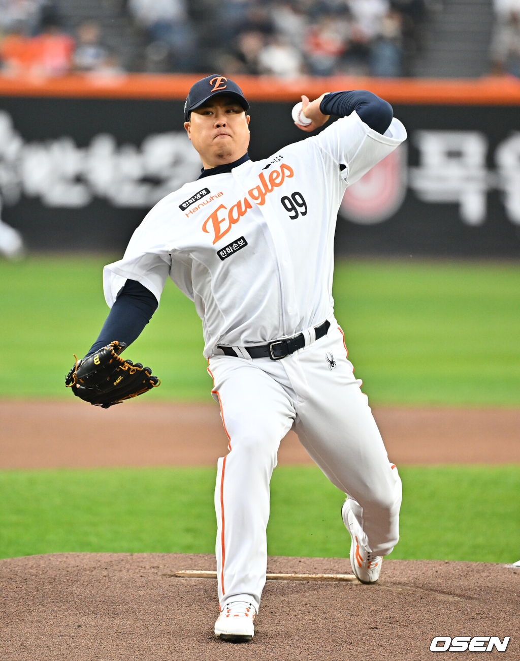 <b>한화</b>, <b>KIA</b> 끌어내리고 4위 올라섰다...류현진 8승 쾌투→환상 더블스틸...