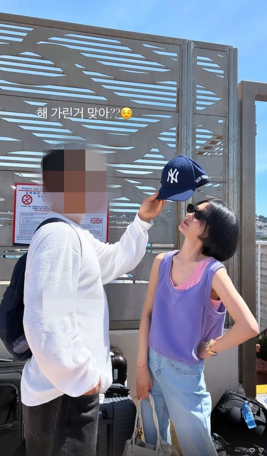 송혜교, 프랑스 같이 간 남사친 누구길래.."해 가린거 맞아?" 귀여운 투...