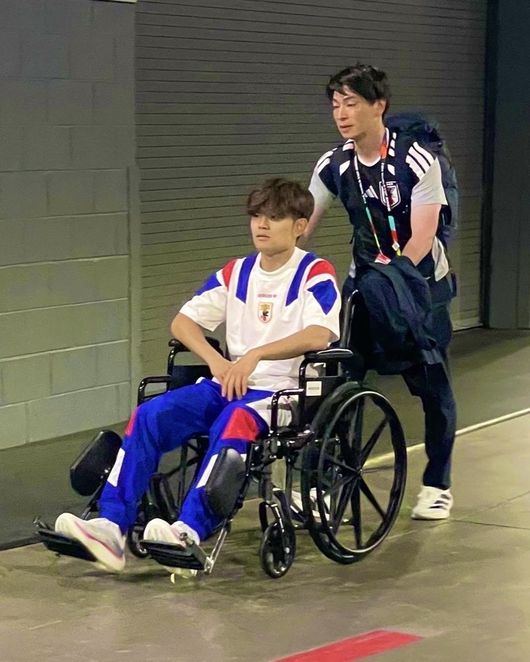 '월드컵 우승의 꿈' 日 축구, 한숨 푹푹...'이강인 절친' 구보까지 쓰러졌다 "튀니지전 결장 확정→스웨덴전도 사실상 불가능"