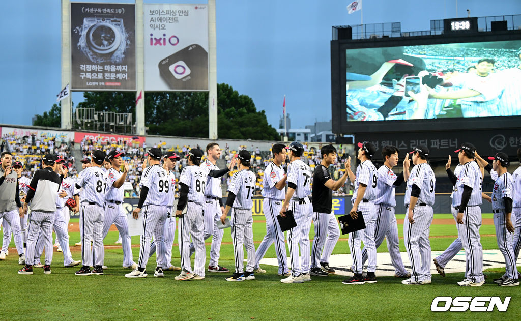 [사진]4-2 <b>역전승</b> 거둔 <b>LG</b>