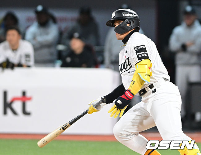 '쐐기 만루포 쾅' <b>안현민</b>이 지배한 날, 7타점 맹활약…KT, SSG에 13-2 완승...