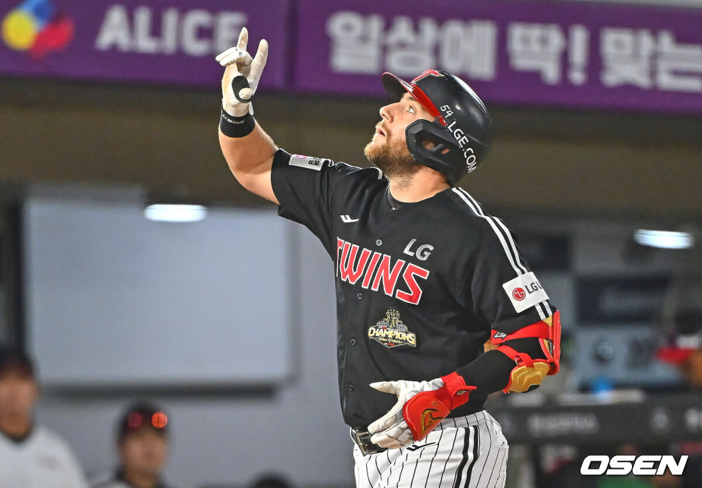 ‘홈런 1위-타점 2위-타격 2위’ LG 역대 최고 외인 타자, ‘트리플 크라운’까지 노려볼까