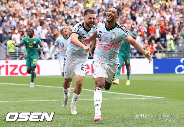 ‘0-2→3-2 이게 되네?’ 틸레만스 멀티골 터트린 <b>벨기에</b>, 연장 접전 끝...