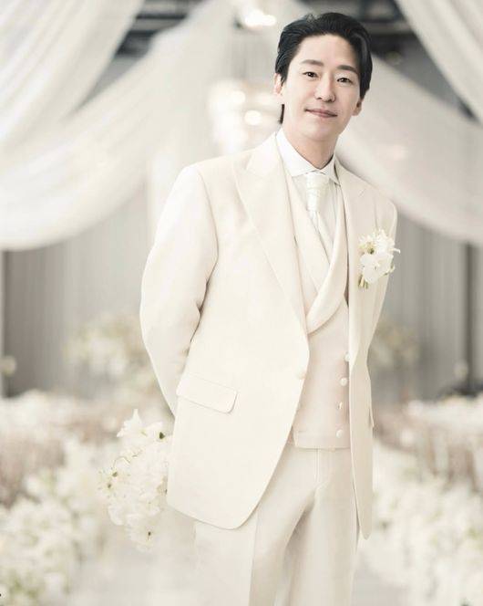 '48세 결혼' 엄기준 "아내와 자만추, 내가 꽂혔다"…2년만 밝힌 비화 ...