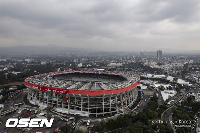아스테카 하늘이 먼저 터졌다...<b>멕시코</b>-잉글랜드 16강전, 폭우·낙뢰로 ...