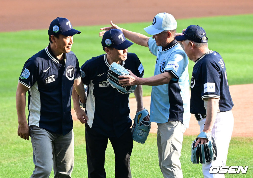 [사진]잠실 레전드 LG 김동수-김용수, 두산 박철순-김경문 배터리
