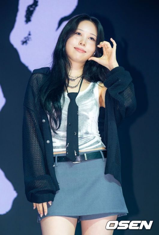 "발라드 대신 록사운드"..<b>권진아</b>가 '자기혐오'를 위로하는 방법(종합)[O...