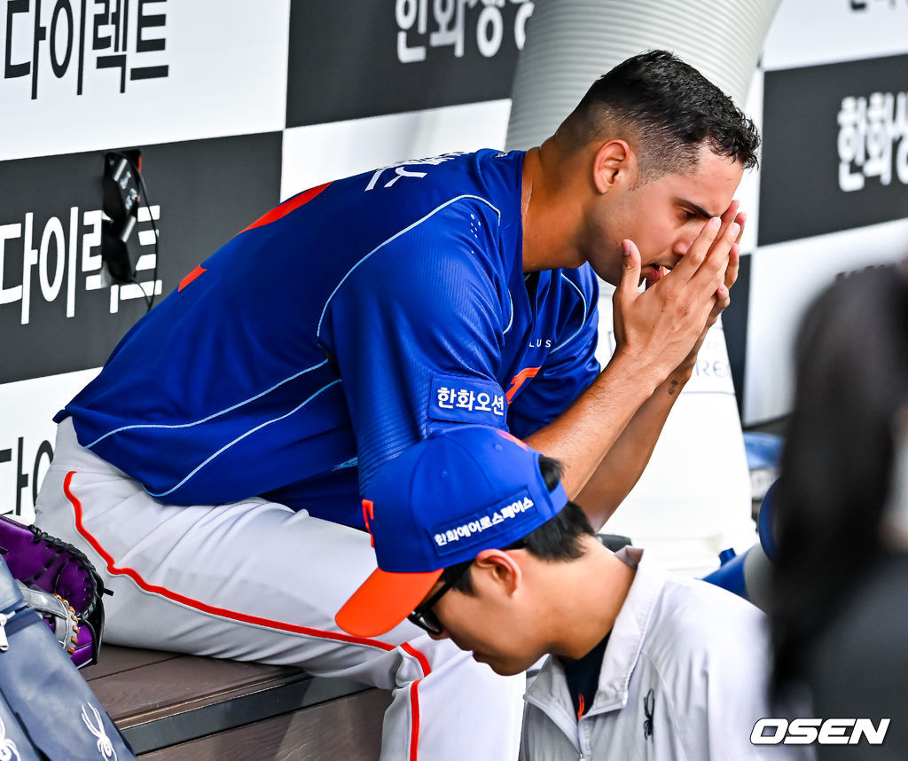 [사진]에르난데스,'<b>헤드샷 퇴장</b>, 망연자실'