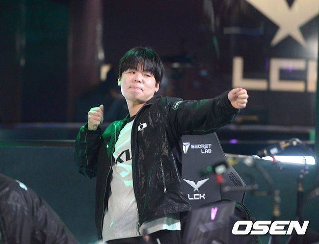 [EWC] '파리에서 북벌'...<b>DK</b> 기적같은 <b>업셋</b>, '디펜딩 챔프' <b>젠지</b> 꺾고 결...