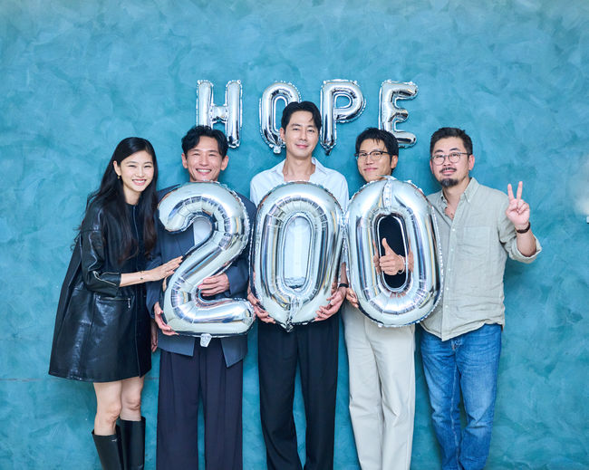 '<b>호프</b>' <b>200만</b> 돌파 올해 <b>최단</b> 기록..'왕사남'·'군체'보다 빠르다 [공식...