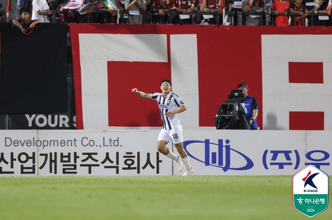 '조영욱 선제골 정승원 결승골' FC<b>서울</b>, <b>부천</b> 원정서 <b>3-1</b> 승리...2위 강원...
