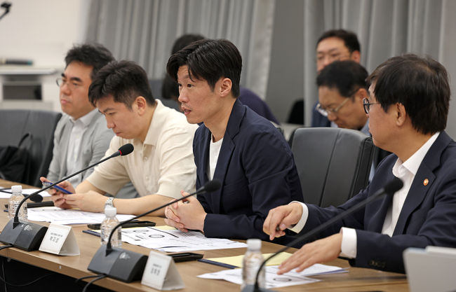 "그 자리에 맞지 않은 행동" 박지성, "뭘 안다고 혁신을 해?" 기득권 세...
