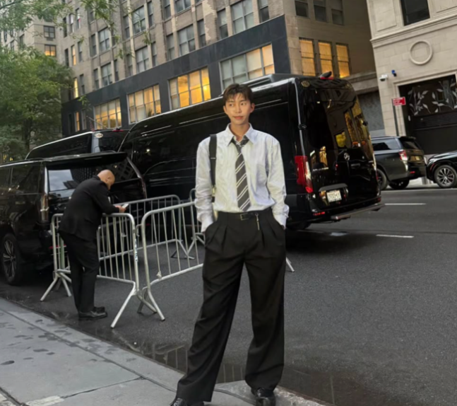 [정보/소식] 182cm 임영웅, 뉴욕 길거리 씹어먹은 9등신...힙한 슈트핏 | 인스티즈