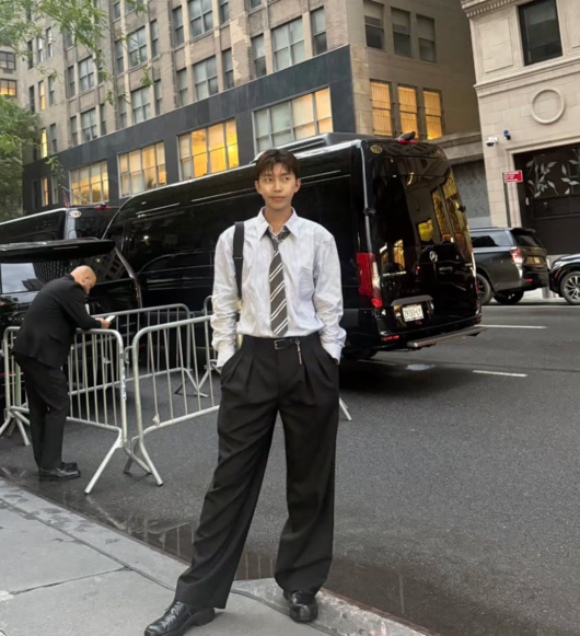 [정보/소식] 182cm 임영웅, 뉴욕 길거리 씹어먹은 9등신...힙한 슈트핏 | 인스티즈