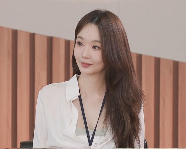 강민경, 쩍벌남 출연자에 심기 불편…못 참고 돌직구 ('<b>해피투게더</b>')
