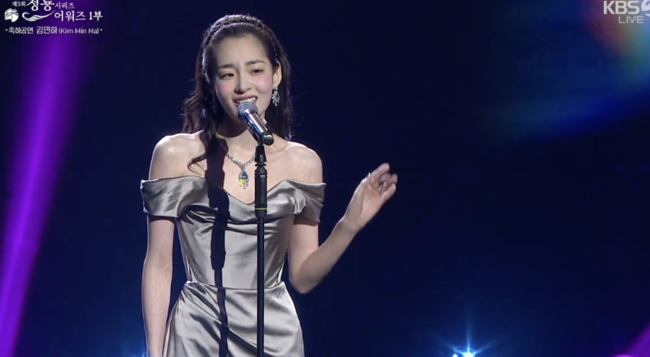 'I'm Smitten': Kim Minha's 17 kg Transformation and Surprise Singing Chops Steal the Cheongryong Awards Opening