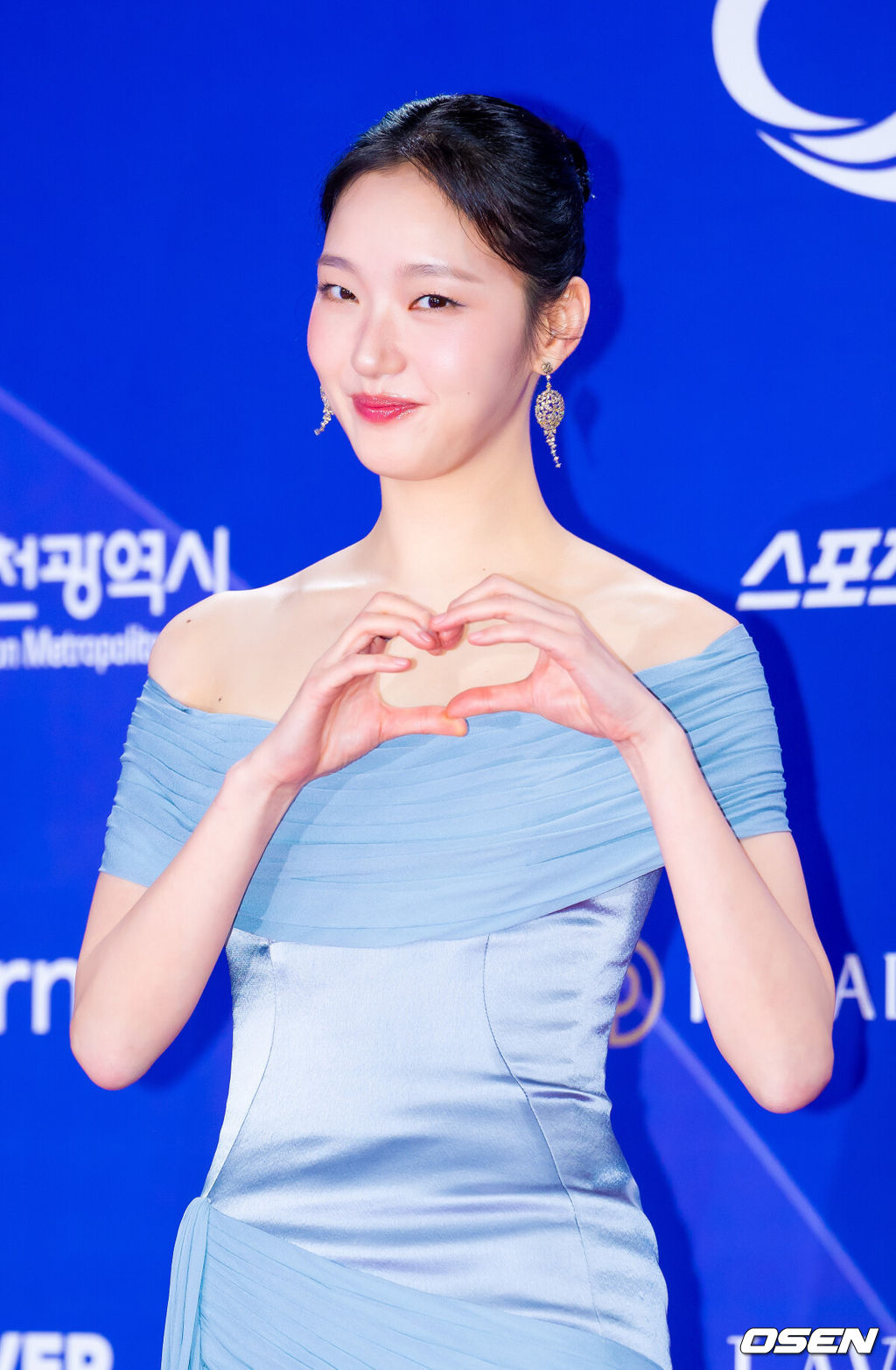 올해는 김고은, 작년엔 ‘폭싹’..카카오엔터, 2년 연속 ‘청룡’서 웃...