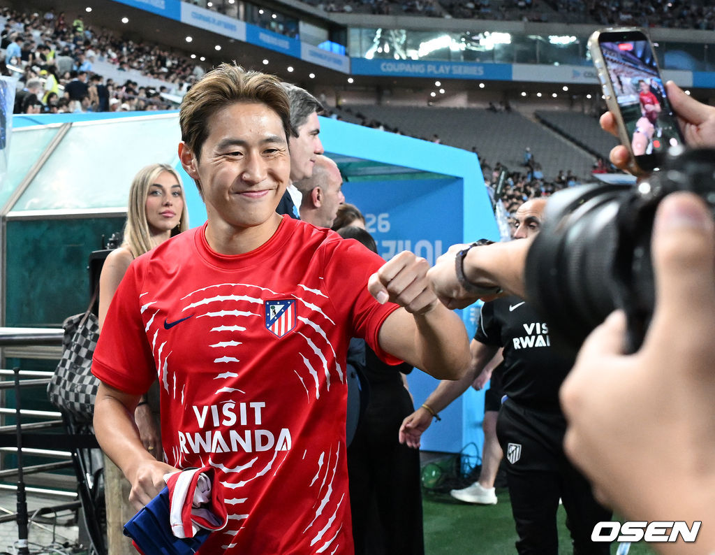 [사진]<b>이강인</b>,'<b>아틀레티코</b> 마드리드 <b>데뷔전</b> 기대해주세요'