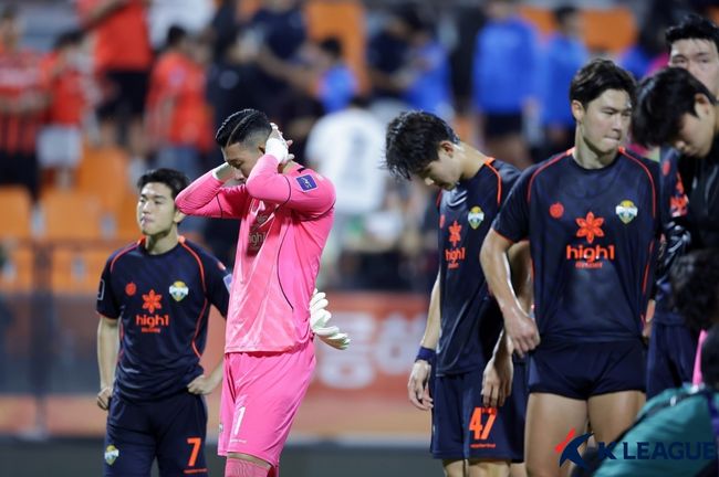 '안방에서 극장골 먹었다!' 무너진 <b>강원</b>FC, <b>감바</b> 오사카에게 0-1 <b>패배</b>......