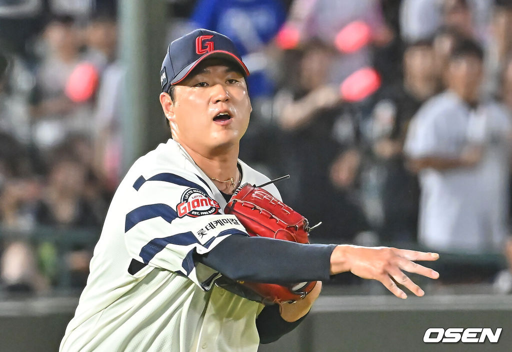 [속보] "아침에 일어나니 <b>목 담 증세</b>" <b>나균안</b>, 갑작스러운 선발 등판 불...