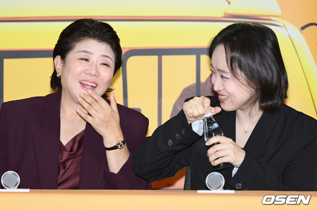 [사진]'<b>경주기행</b>' 시사회 참석한 이정은-<b>김미조</b> 감독