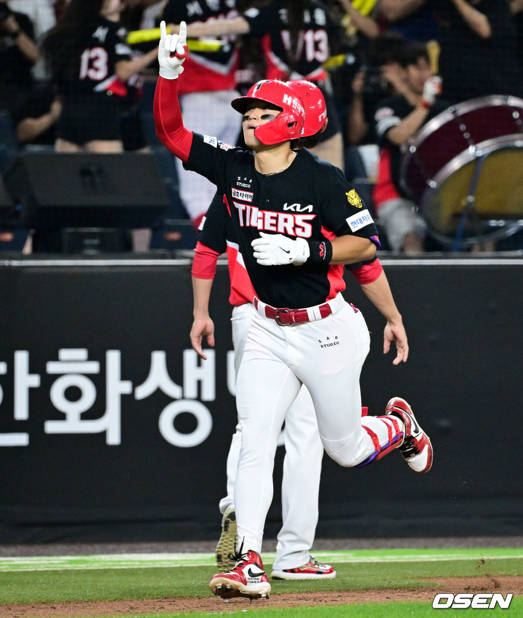 <b>KIA</b> 3연승 질주! <b>김도영</b>이 넘기고 이의리가 '또' 막았다…한화는 충격 4...