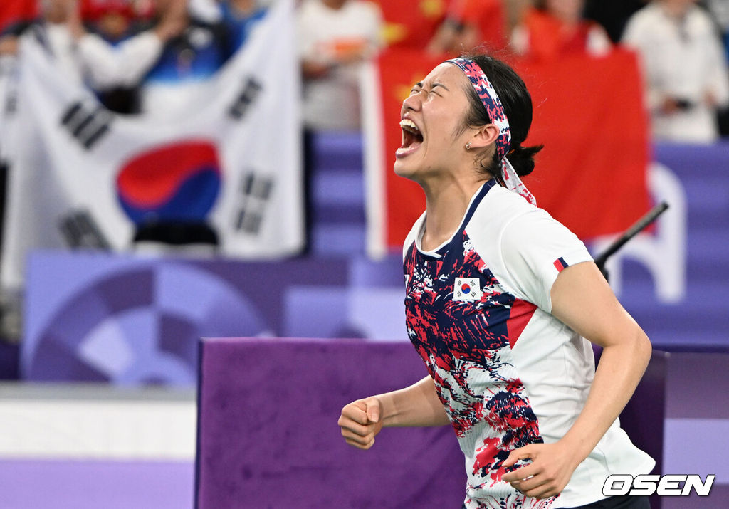 '우승하려면 <b>왕즈이</b> 넘어야 한다' <b>안세영</b>, 한웨 꺾고 <b>4강</b>...전영오픈 악...