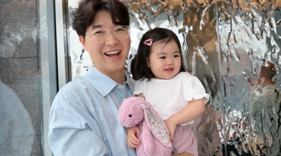 22개월 딸한테 영어·축구까지? 박수홍 부부의 조기 교육 일상 공개