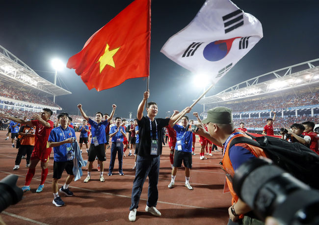 '손흥민과 맞대결 한다!' 아시안컵 출격하는 베트남 김상식 감독의 복잡...