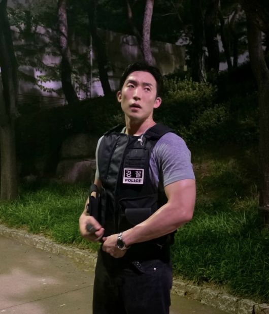 이상이, 이두박근 드러냈는데···김고은 "티셔츠를 낙낙하게 입어"