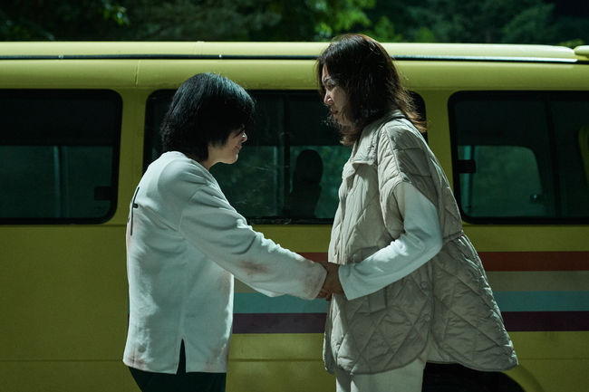 <b>이정은</b>·공효진 '동백꽃' 이후 7년만 모녀 재회..관객들 울린 <b>오열</b> 연기...