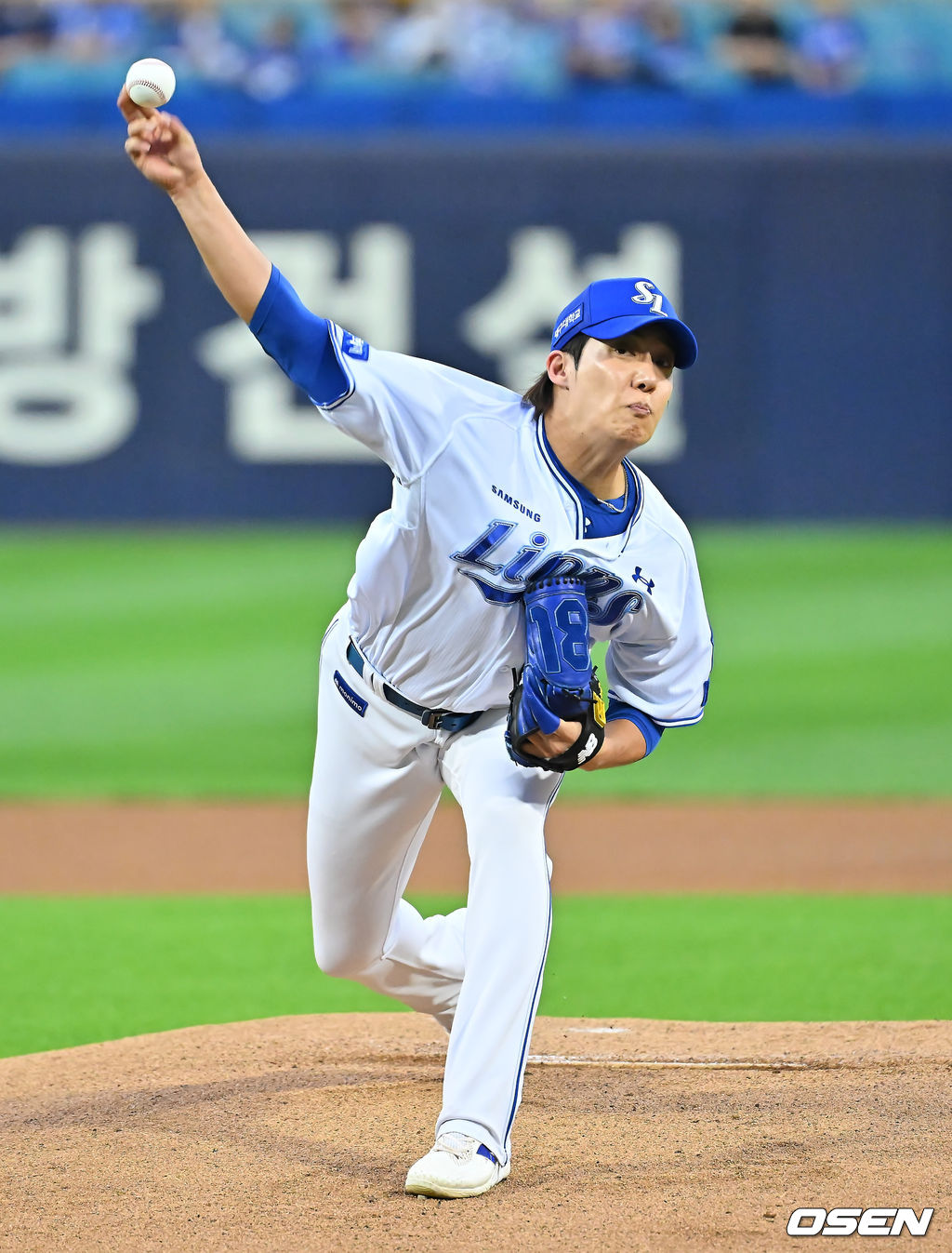 [사진] <b>원태인</b>, 타선 압도하는 <b>투구</b>