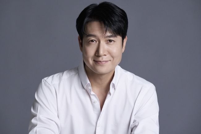 <b>조현재</b>, 방부제 비주얼 <b>새 프로필</b>...나이는 나만 먹지