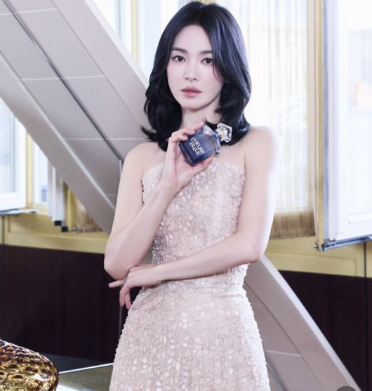 Song Hye-kyo Shares Lace-and-Sequin Evening Photos Before Slowly, Intensely Debut