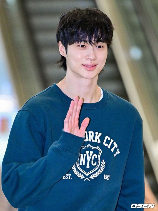 <b>변우석</b>, <b>사생활 침해</b>에 법적 대응 예고.."매니저 집까지 찾아가" [공식]