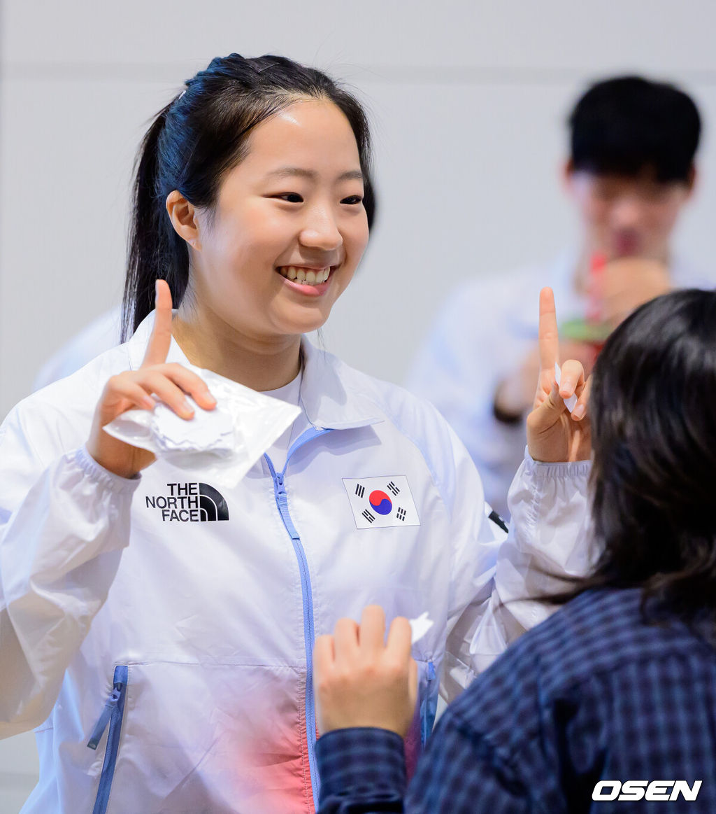세계 1위 임종훈-신유빈, 15분 만에 카타르전 끝냈다...딱 13점 내주고 혼...