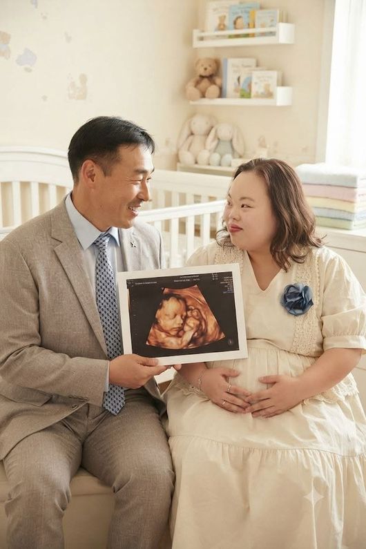 ‘다운증후군’ <b>서은혜</b>조영남 <b>임신</b>설 확산..초음파 <b>사진</b> 공개에 <b>AI</b>설...