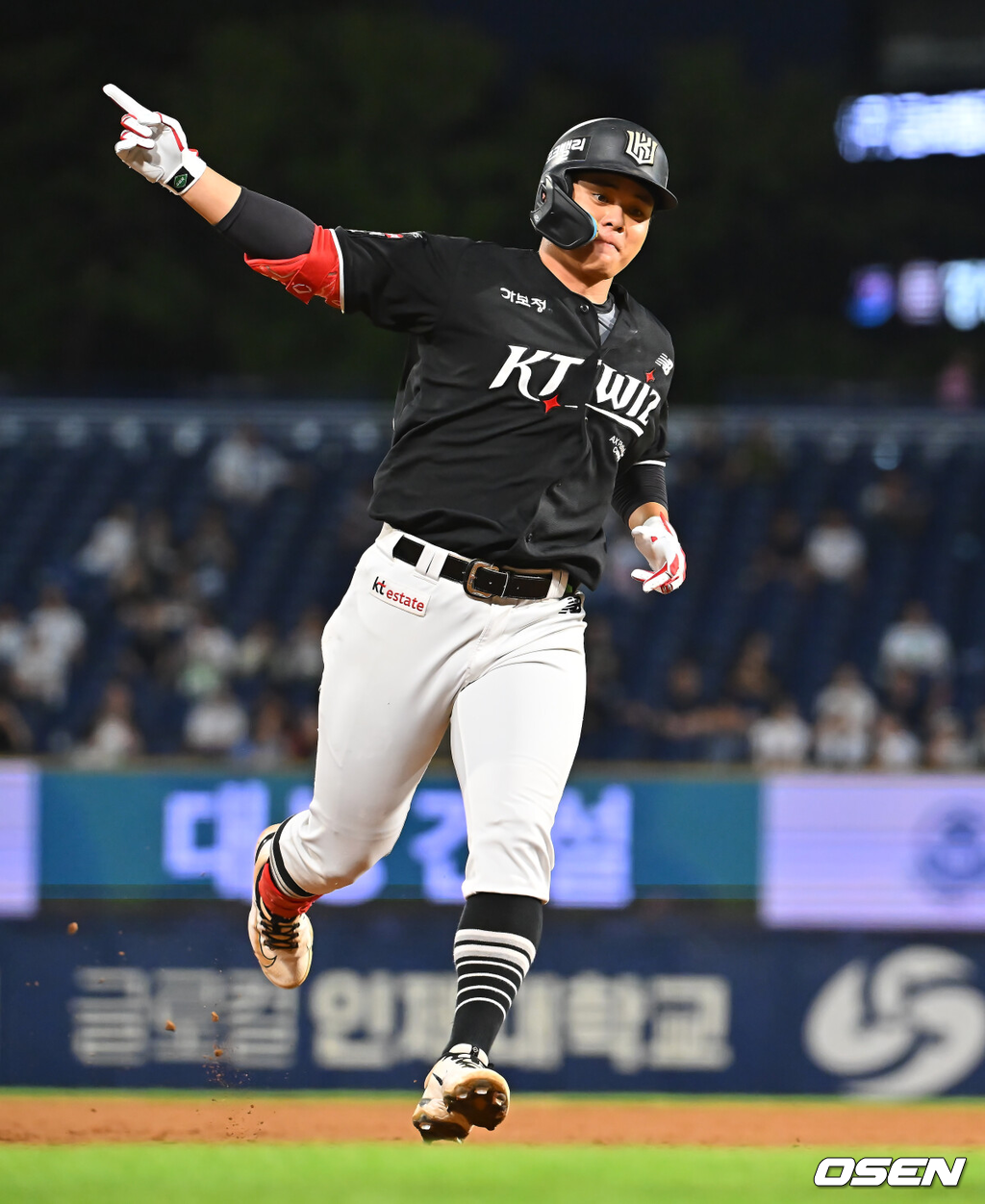 KIA 연이틀 불펜 붕괴, 3위 LG 졌는데 또 역전패...힐리어드 40호 동점투...