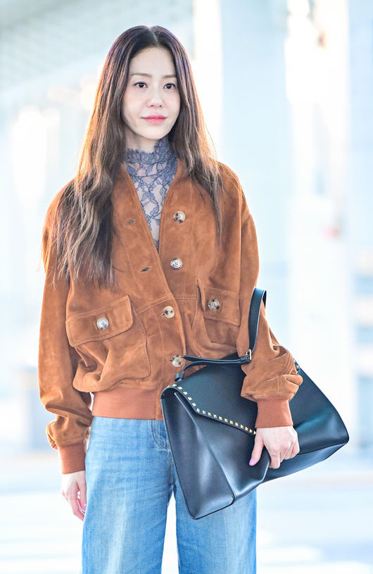 <b>고현정</b>, 속옷 안 입었나? 겉은 꽁꽁 싸매고 안은 과감 시스루룩[핫피플...