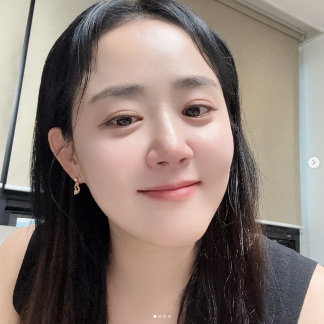 '<b>정평</b>' <b>문근영</b>, <b>결혼</b> 후 마음 편해졌나..살 쏙 빠지고 브이라인 '자랑...