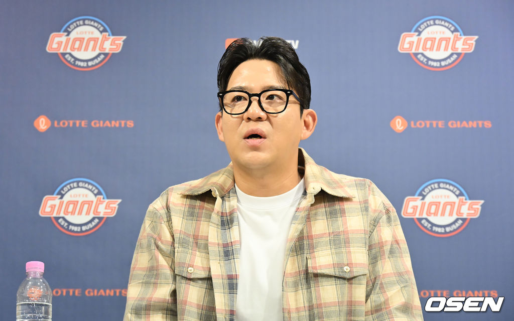 [사진] 은퇴 기자회견하는 <b>김민성</b>