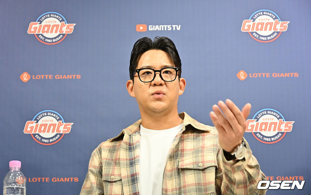 [사진] 은퇴 기자회견 갖는 <b>김민성</b>