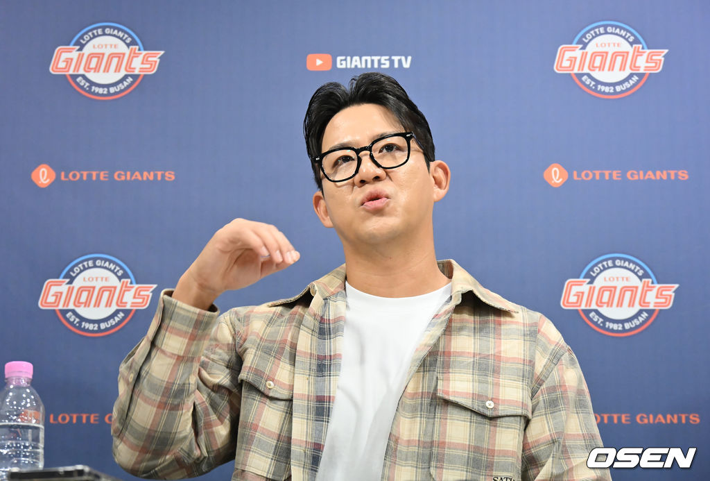 [사진] <b>김민성</b>, <b>은퇴식</b> 앞두고 나니...
