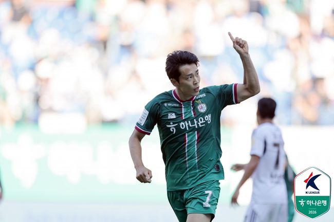 '가을 마사' 미쳤다! <b>대전</b>, <b>전북</b>에 짜릿한 2-1 <b>역전승</b>...'홈 18년 무승' ...