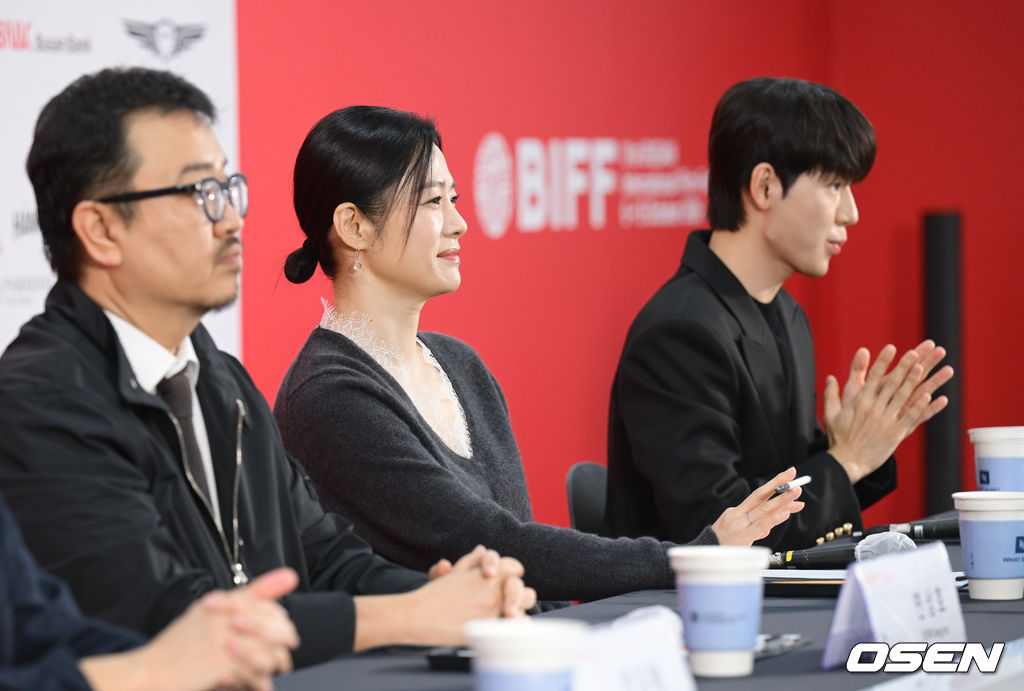 [사진]<b>연상호</b> 감독-<b>김현주</b>-배현성, '<b>실낙원</b>' 호평에 미소