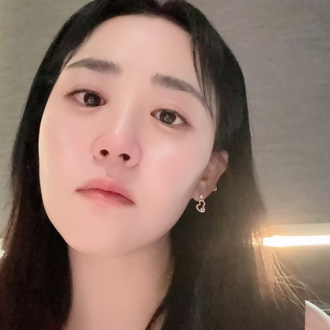 '극비리 <b>결혼</b>' <b>문근영</b>, 30대 후반 맞아? 국민 여동생 미모..<b>정평</b>이 반...
