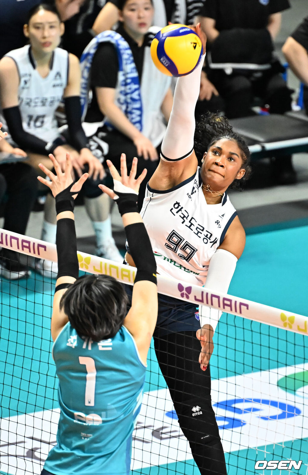 ‘챔피언결정전 패배 설욕했다’ 한국도로공사, KOVO 첫 경기 <b>GS칼텍스</b> ...