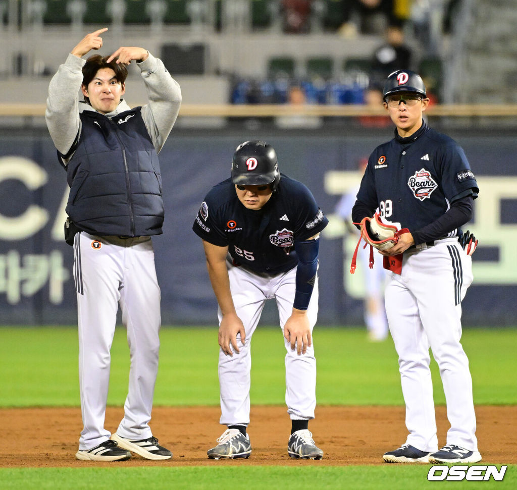 두산 초비상! <b>양의지</b>가 사라졌다, <b>무릎 부상</b> 악재…야속한 박해민 호수...